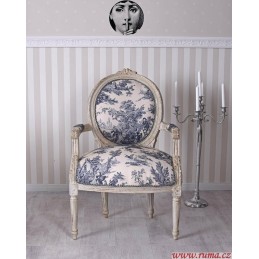 Židle s područkami v designu Toile de Jouy