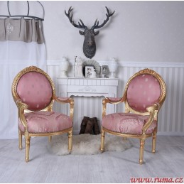 Židle s područkami v růžové barvě