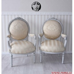 Židle s područkami v béžové barvě