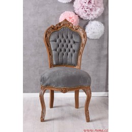 Židle v šedé barvě