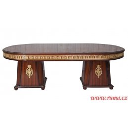 Moderní dřevěný jídelní stůl